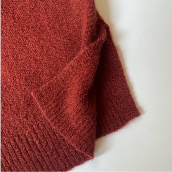 Madewell Bartlett V-Neck Pullover Sweater in Coziest Yarn - Picture 9 of 9